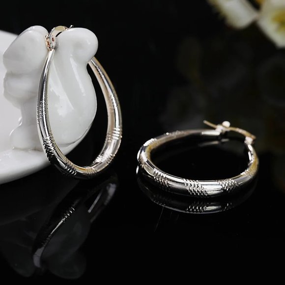 Gorgeous .925 Sterling Silver Oval Hanging Hoop Earrings With Pattern - Picture 5 of 11